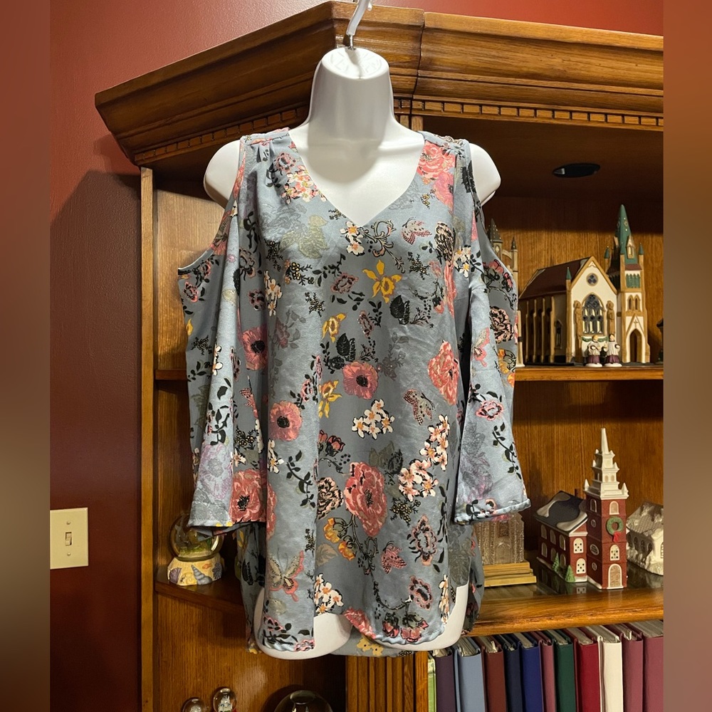 Cold shoulder floral top size small